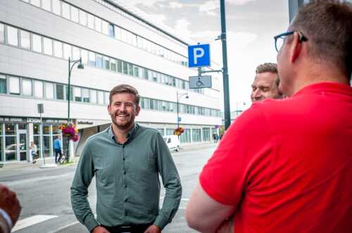 Styreleder i Studentinord, Adrian Kirkeby Reftun smiler til kamera