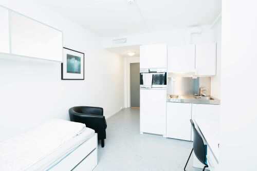 Modern and spacious room with closet, desk, kitchenette and privat bathroom