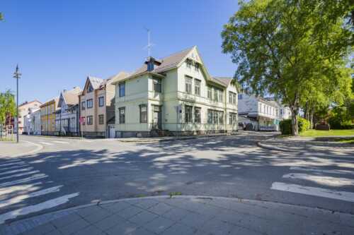 Sjarmerende gammelt trehus i Levanger sentrum 
